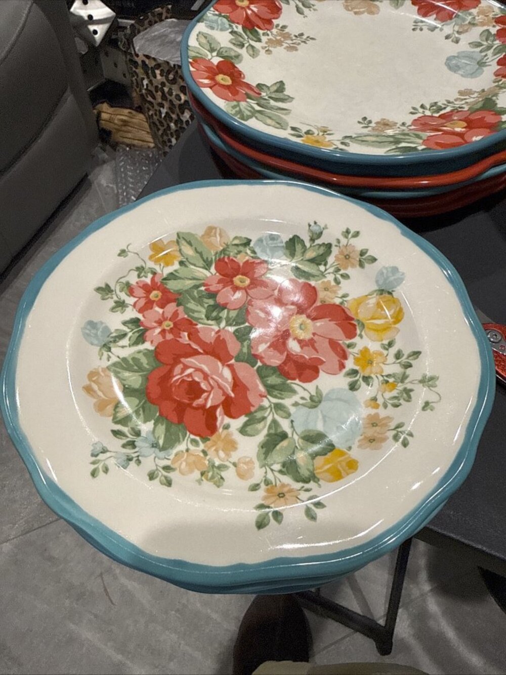 The Pioneer Woman Vintage Floral 10 Inch Stoneware Round Dinner Plate
